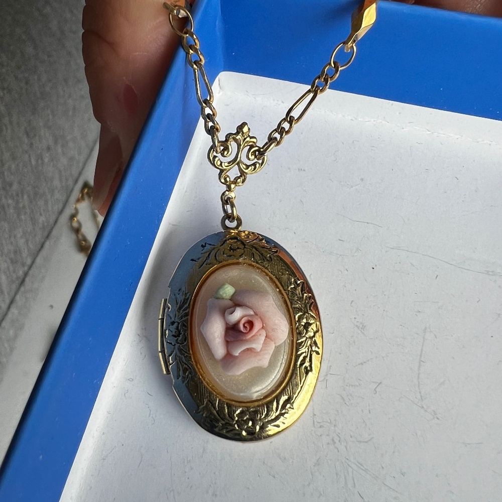 1928 Brand Cameo Rose Flower Locket Necklace